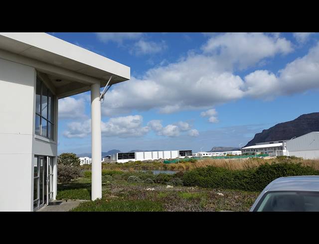 2,100M² WAREHOUSE RENTED IN CAPRICORN